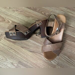 Mila Paoli made in Italy Cross Band Brown Wood Heals Leather Straps Sandals 9.5